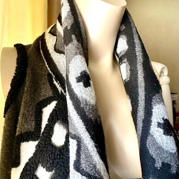 Max Studio Black and Gray Sleeveless Cardigan Poncho - Picture 10 of 12